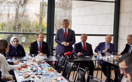 Ahmet Davutoğlu Parlamento Muhabirleriyle Buluştu