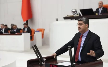 DEVA Partisi Genel Başkan Yardımcısı Mehmet Emin Ekmen: “İstifalar Toplumda Siyasete Olan Güveni Zedeliyor”