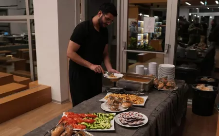 İLK SAHURDA GENÇLER YALNIZ BIRAKILMADI