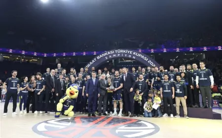 Bakan Bak’tan Fenerbahçe Beko’ya Tebrik Mesajı