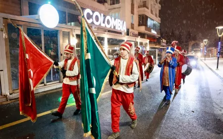 Mehteran Takımı Marşlar Çalarak Osmanlı Geleneğini Sürdürüyor