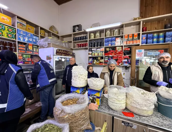 Van Büyükşehir Belediyesi’nden Peynirciler Çarşısı’na Sıkı Denetim