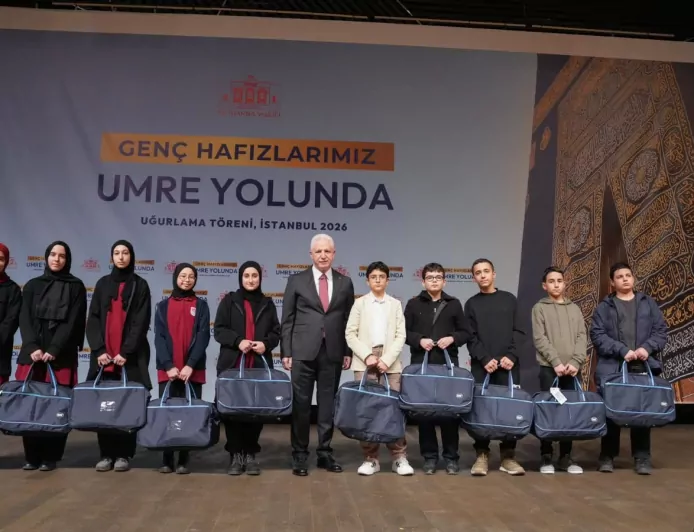 Genç Hafızlar Dualarla Umre Yoluna Uğurlandı