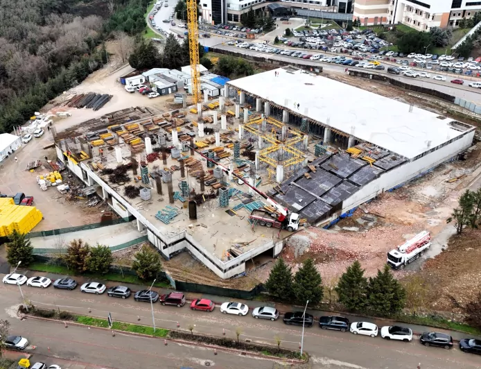 KOÜ Umuttepe Cami ve Otopark Projesi’nde İlk Kat Hizmete Girdi