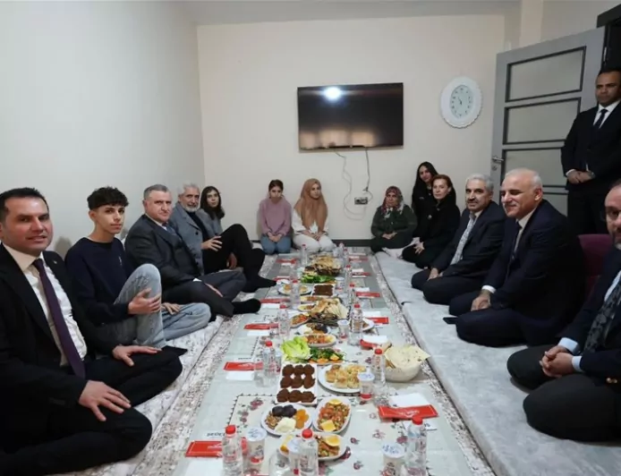 Osman Aşkın Bak Diyarbakır’da