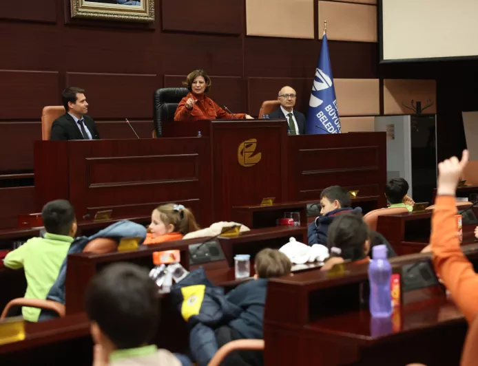 Minik Öğrencilerden Başkan Ünlüce’ye Anlamlı Ziyaret