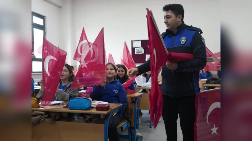 Düzce Zabıtası’ndan Bayrak Sevgisine Anlamlı Destek