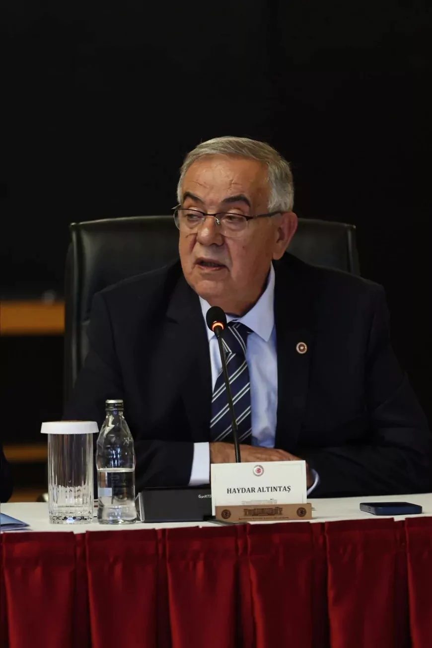 Demokrat Parti İzmir Milletvekili Haydar Altıntaş: “Emekliyi, çiftçiyi ve dar geliri yardıma mahkûm eden düzen sürdürülemez”