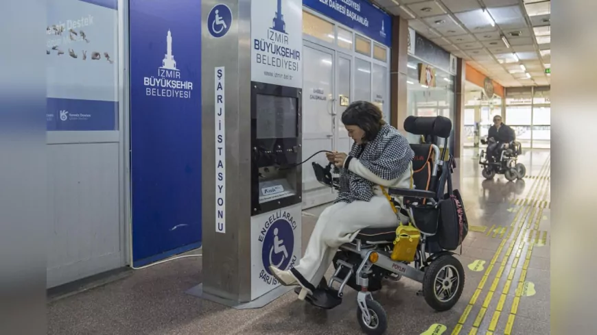 İzmir’de Tekerlekli Sandalye Kullananlar Yolda Kalmıyor