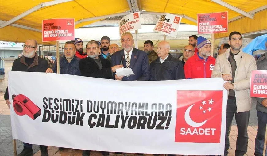 Saadet Partisi 6 Şubat depremlerinin 3. yılında 81 ilde eylem yaptı: “Sesimizi duymayanlara düdük çalıyoruz”