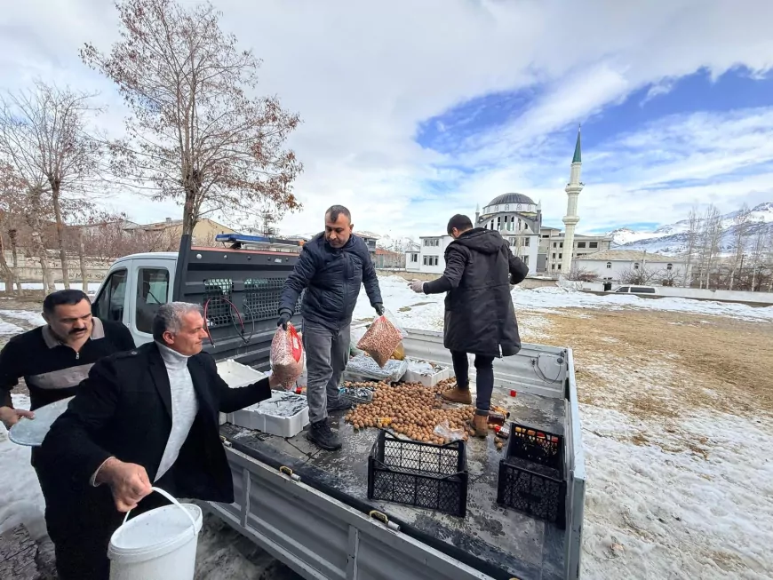 Van’da Seyyar Satıcılara Zabıta Müdahalesi