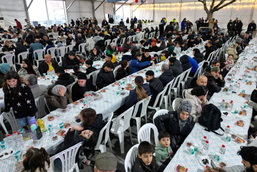 Gebze Kent Meydanı’nda Ramazan’ın İlk Sofrası Kuruldu