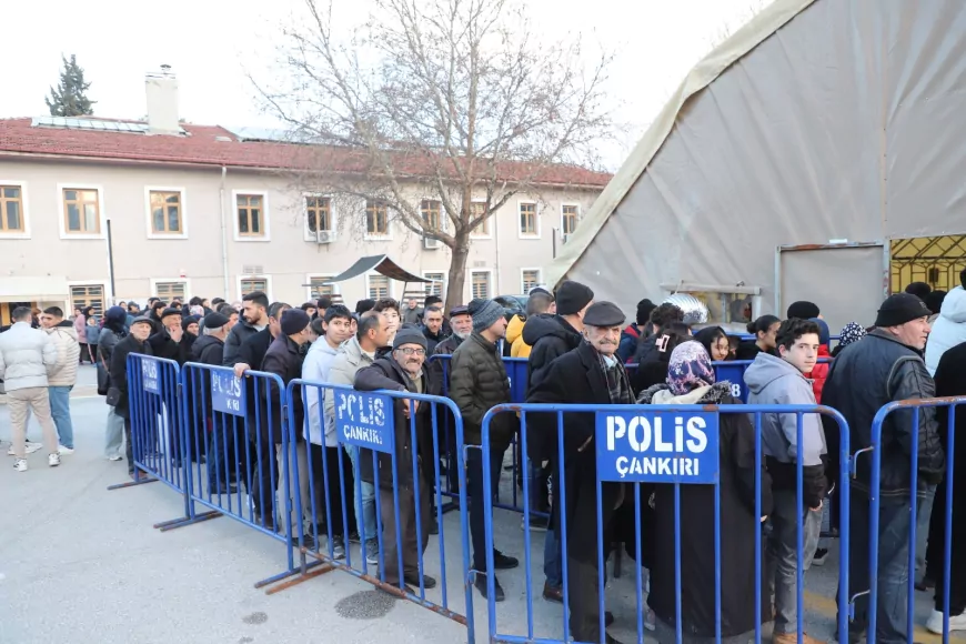 Çankırı Belediyesi İftar Çadırında Yüzlerce Kişi Oruç Açtı