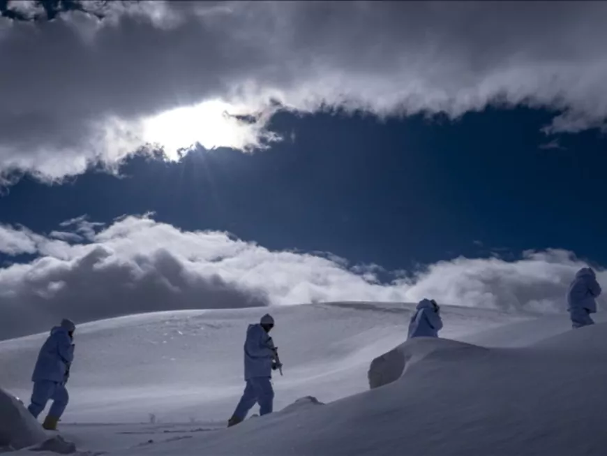 Emniyet Genel Müdürlüğü Özel Harekat Polisleri Çetin Kış Şartlarında Göreve Hazır