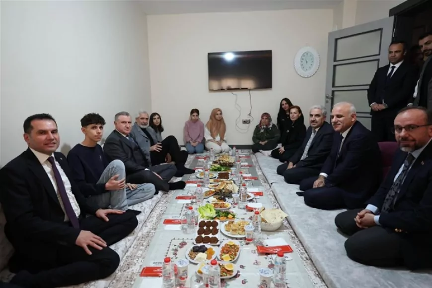 Osman Aşkın Bak Diyarbakır’da