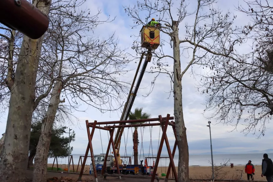 Gazi Paşa Caddesi’nde Budama Devam Ediyor
