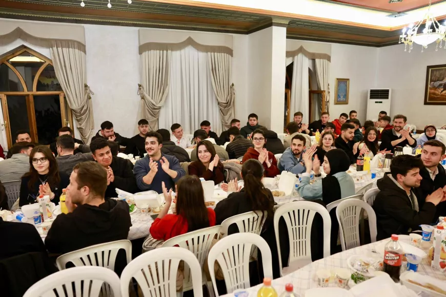 Nevşehir Belediyesi Başkanlık Makamını Sahur Sofrasına Çevirdi