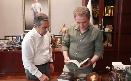 Sinan Meydan’dan Başkan Ataç’a Kitap