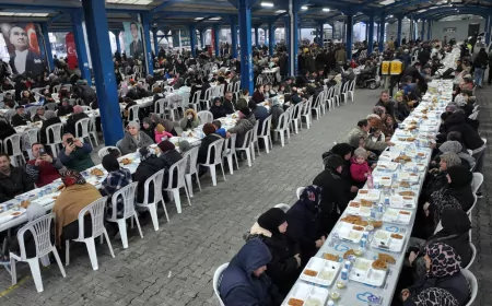 Büyükşehir’in İftar Sofrası Altıeylül’de Vatandaşları Buluşturdu