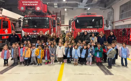 Eskişehir’de Miniklerden İtfaiye Ziyareti ve Kukla Tiyatrosu Keyfi