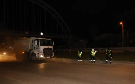 Hatay Büyükşehir Belediyesi’nden Kara Yollarında Temizlik Çalışması