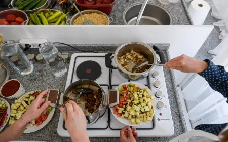 İzmir’de Kadınlara Dayanışma Alanı: Mahalle Mutfağı Açıldı