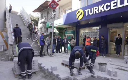 Bayraklı Sevgi Yolu’nda Yenileme Çalışmaları Hız Kesmeden Sürüyor