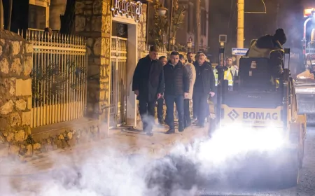 Başkan Cemil Tugay Yol Emekçileriyle Gece Mesaisinde Buluştu