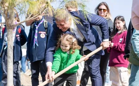 Başkan Tugay Çocuklara Verdiği Sözü Tuttu, Fidanlar Toprakla Buluştu