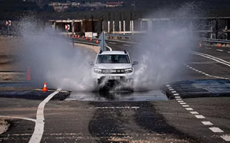 Trafik Polisleri Zorlu Parkurlarla Göreve Hazırlanıyor