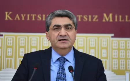 DEVA Partisi Genel Başkan Yardımcısı Mehmet Emin Ekmen: “Silifke’deki hortum tarımı vurdu, üretici yalnız bırakılmamalı”