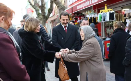Ayşe Ünlüce Esnaf ve Vatandaşlarla Buluştu
