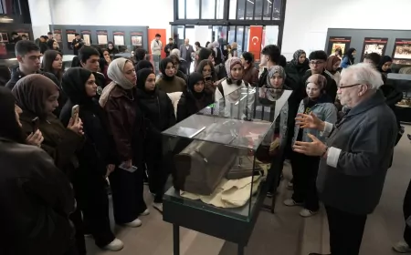 Buram Buram Tarih Kokan Sergiye Büyük İlgi: Çanakkale Ruhu İzmit’te Yaşatılıyor