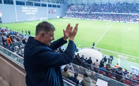 Türk Futbolunun Efsanesinden Başkan Tugay’a Karşıyaka Stadı Teşekkürü