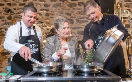 İzmir Yeni Bir Festival Kazandı: Başkan Tugay Tire’de Önlük Giydi, Mutfağa Girdi