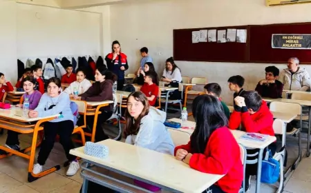 Mersin’de Jandarmadan Öğrenci ve Öğretmenlere Siber Farkındalık Eğitimi