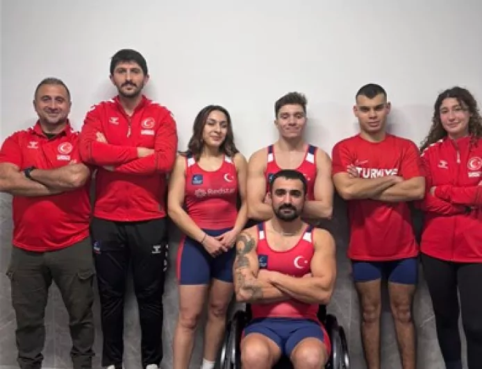 Bakan Osman Aşkın Bak’tan Parakürek Milli Sporcularına Tebrik