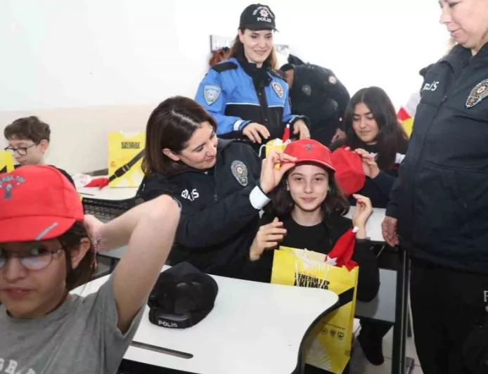 Bursa’da Öğrencilere Polislik Mesleği Tanıtıldı