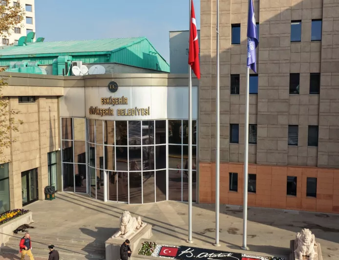 Kurtuluş Kapalı Pazar Yerinde Beton Dökümü Bir Günde Tamamlanacak