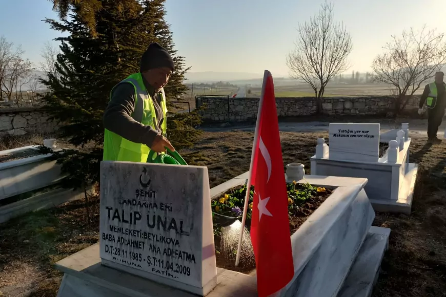 Büyükşehirden Şehitliklere Anlamlı Dokunuş