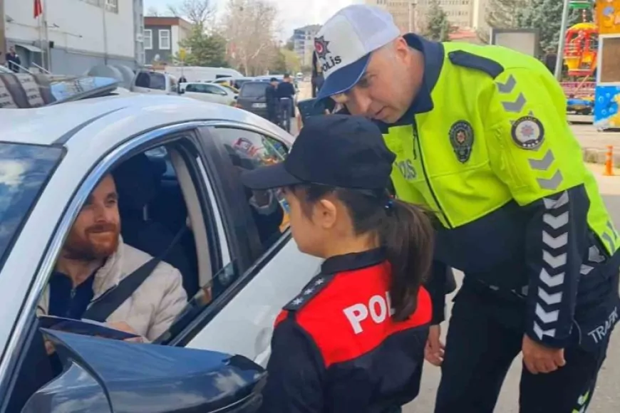 Polis Üniforması Giyen Özel Öğrencilerden Anlamlı Trafik Uyarısı