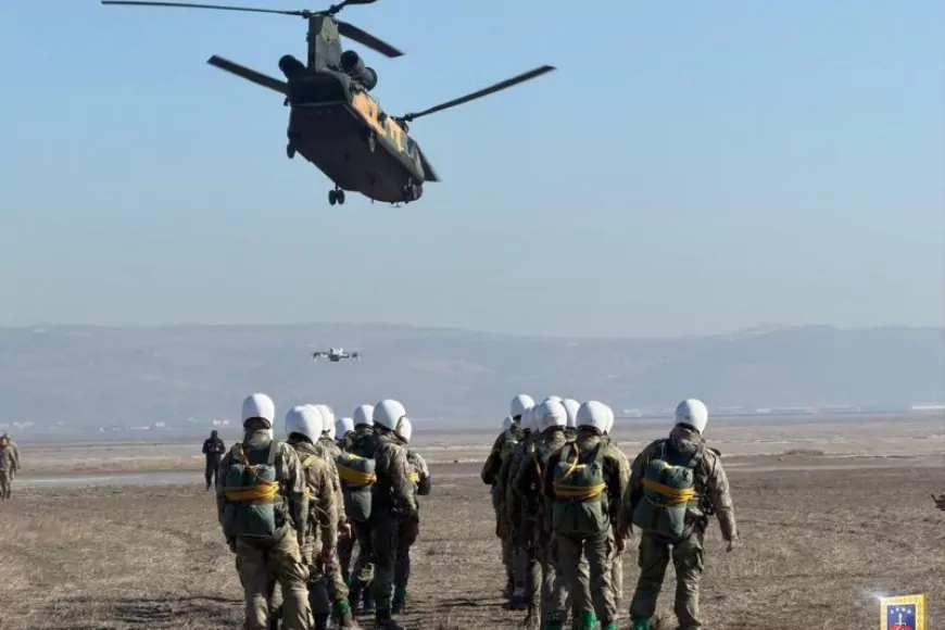 Foça’da Jandarma Paraşüt Kursu Tamamlandı