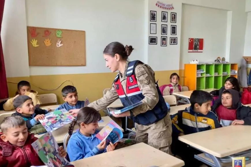 Öğrencilere Trafik Eğitimi Sürüyor