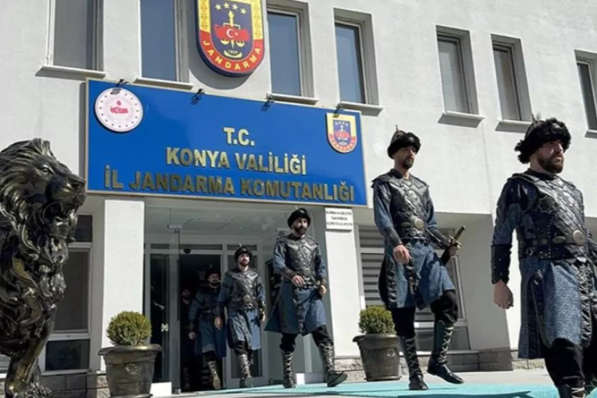 Konya’da Selçuklu Sultanlarının Türbesinde Jandarmadan “Saygı Nöbeti”
