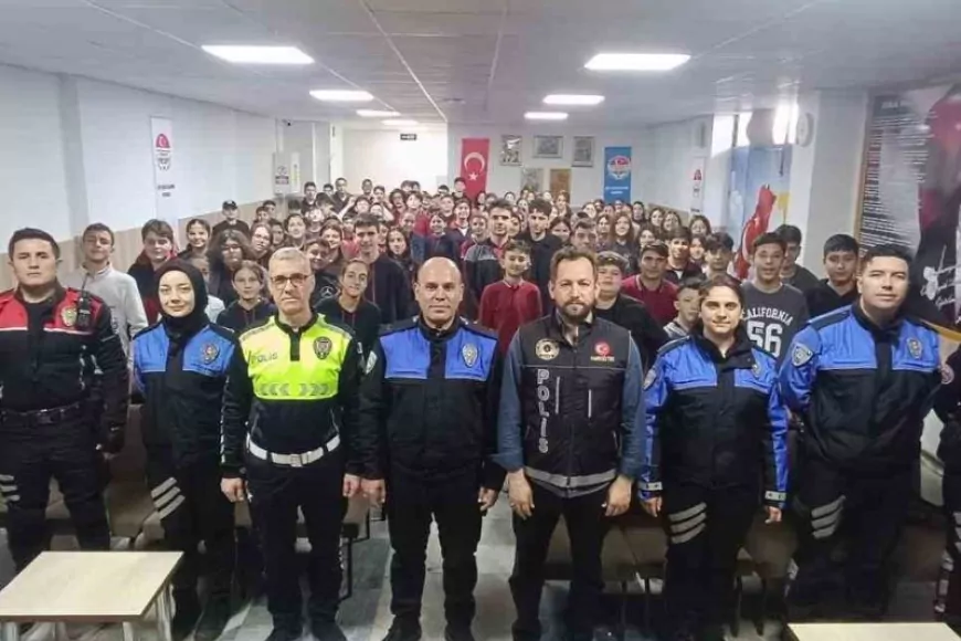 Afyonkarahisar’da Ortaokul Öğrencilerine Polislik ve Trafik Eğitimi
