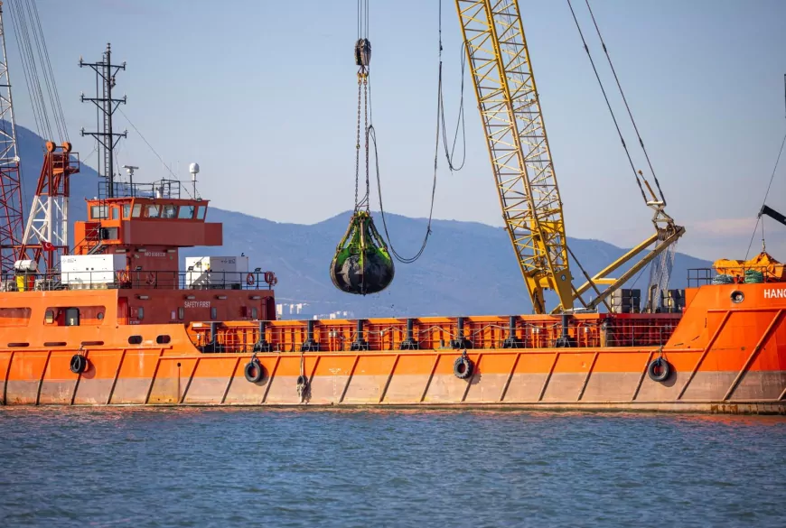 İzmir Körfezi’nde 1 Milyon Ton Dip Çamuru Temizlendi