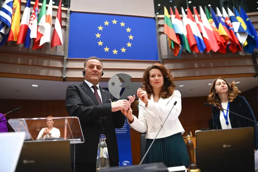 Ekrem İmamoğlu’na Brüksel’de Paweł Adamowicz Ödülü