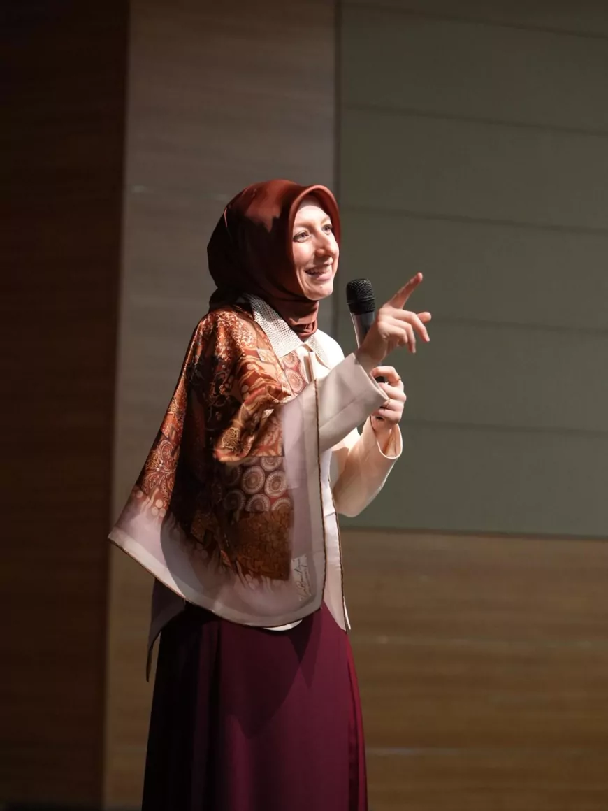 Düzce Belediyesi’nin Ramazan Etkinliğinde Merve Gülcemal Düzcelilerle Buluştu