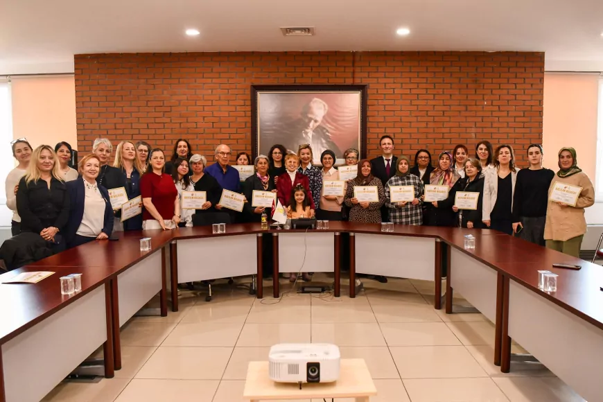 Evde Hasta Bakım Eğitimi Alan Kursiyerlere Belgeleri Verildi