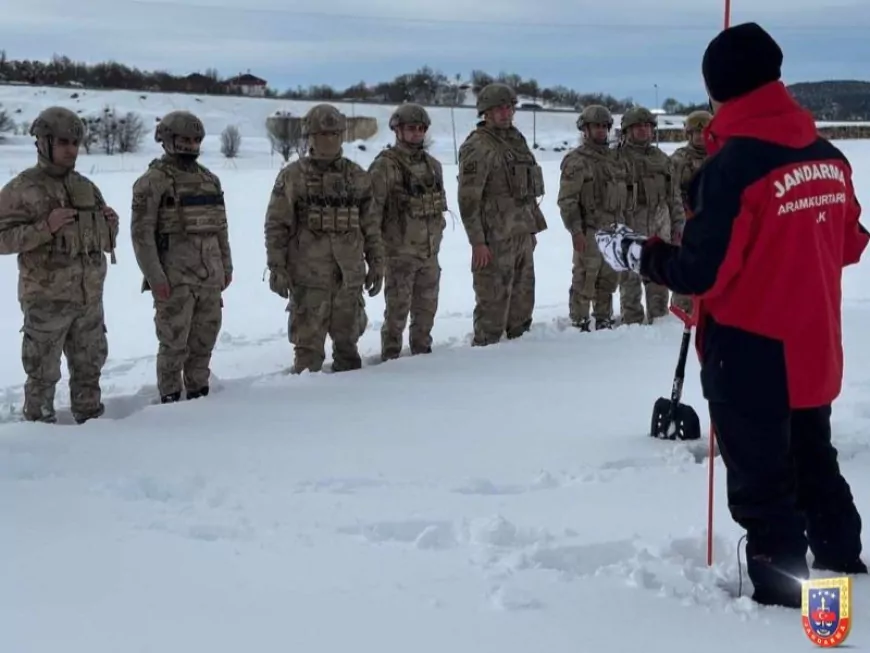 Mesudiye’de Çığda Arama Kurtarma Eğitimi Yapıldı
